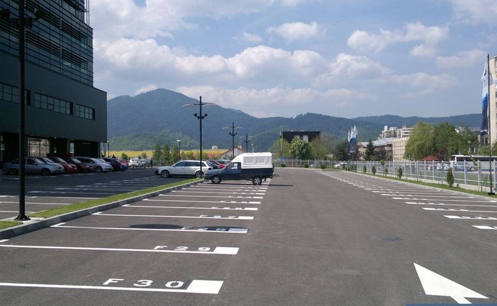 Brasov Business Park spatii de birouri de inchiriat Brasov sud poza parcare