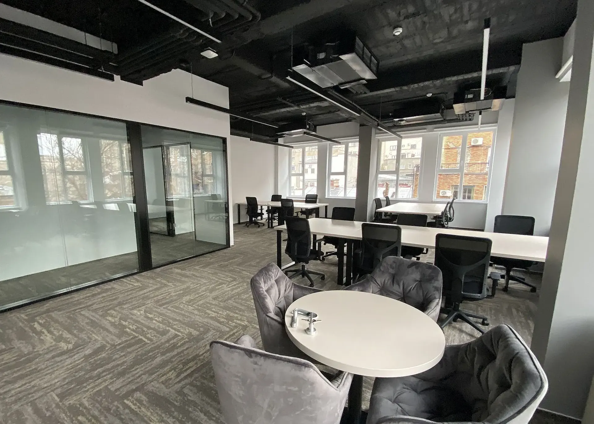 H Private - poza 7.webp