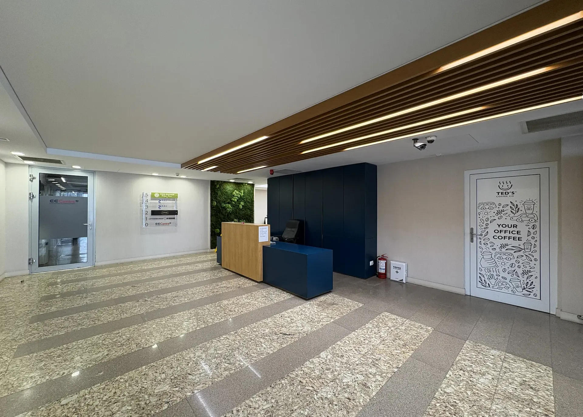 Jupiter House - poza receptie.webp
