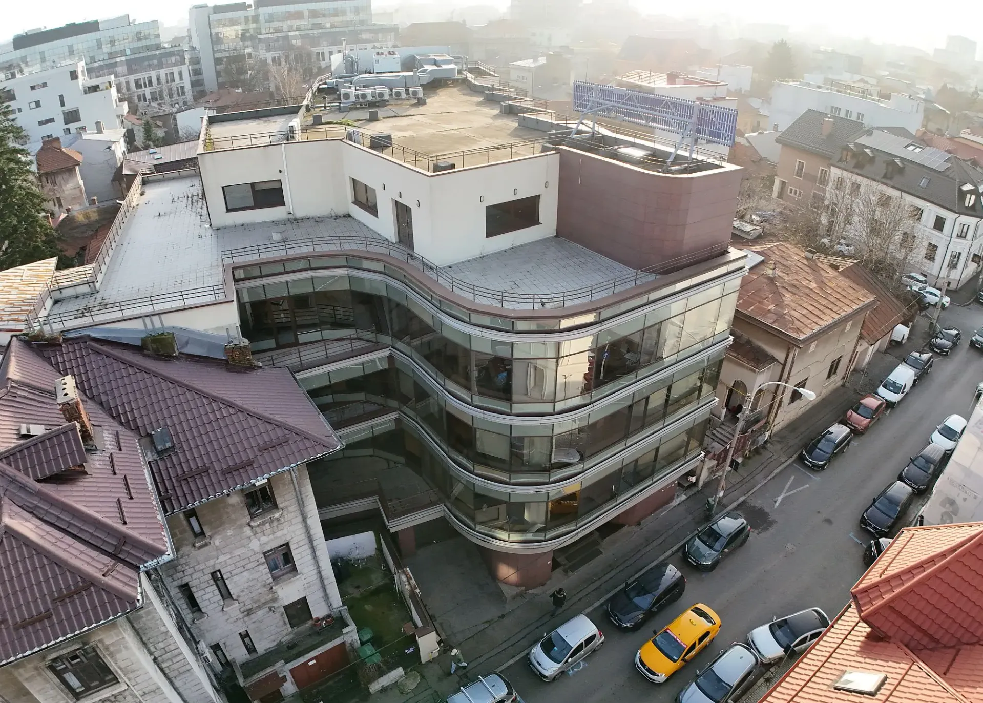 Glass House - poza 3.webp