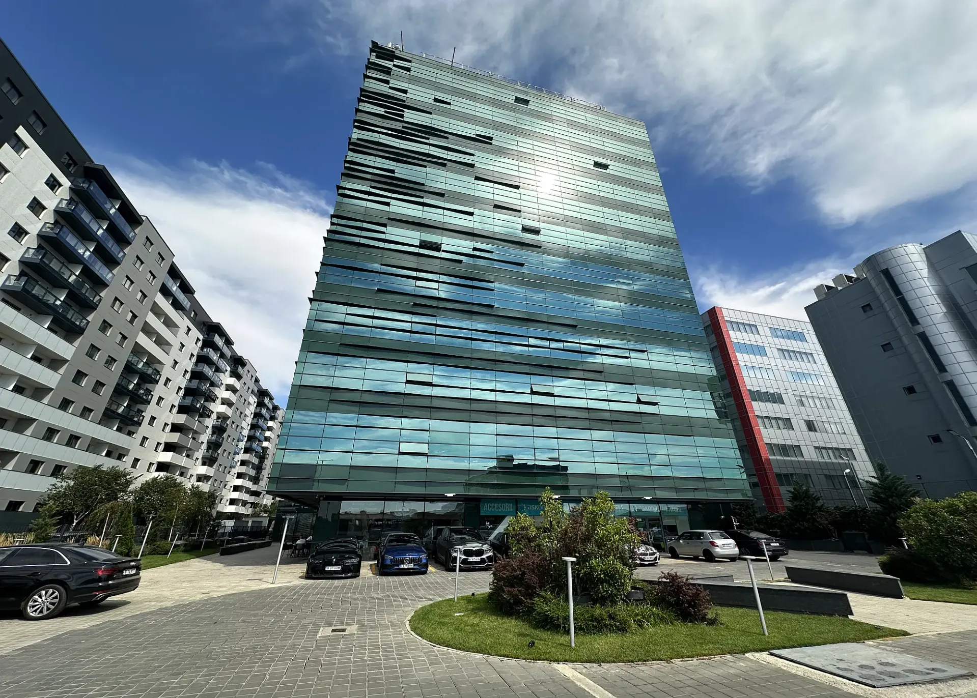 Hyperion Towers - poza 1.webp