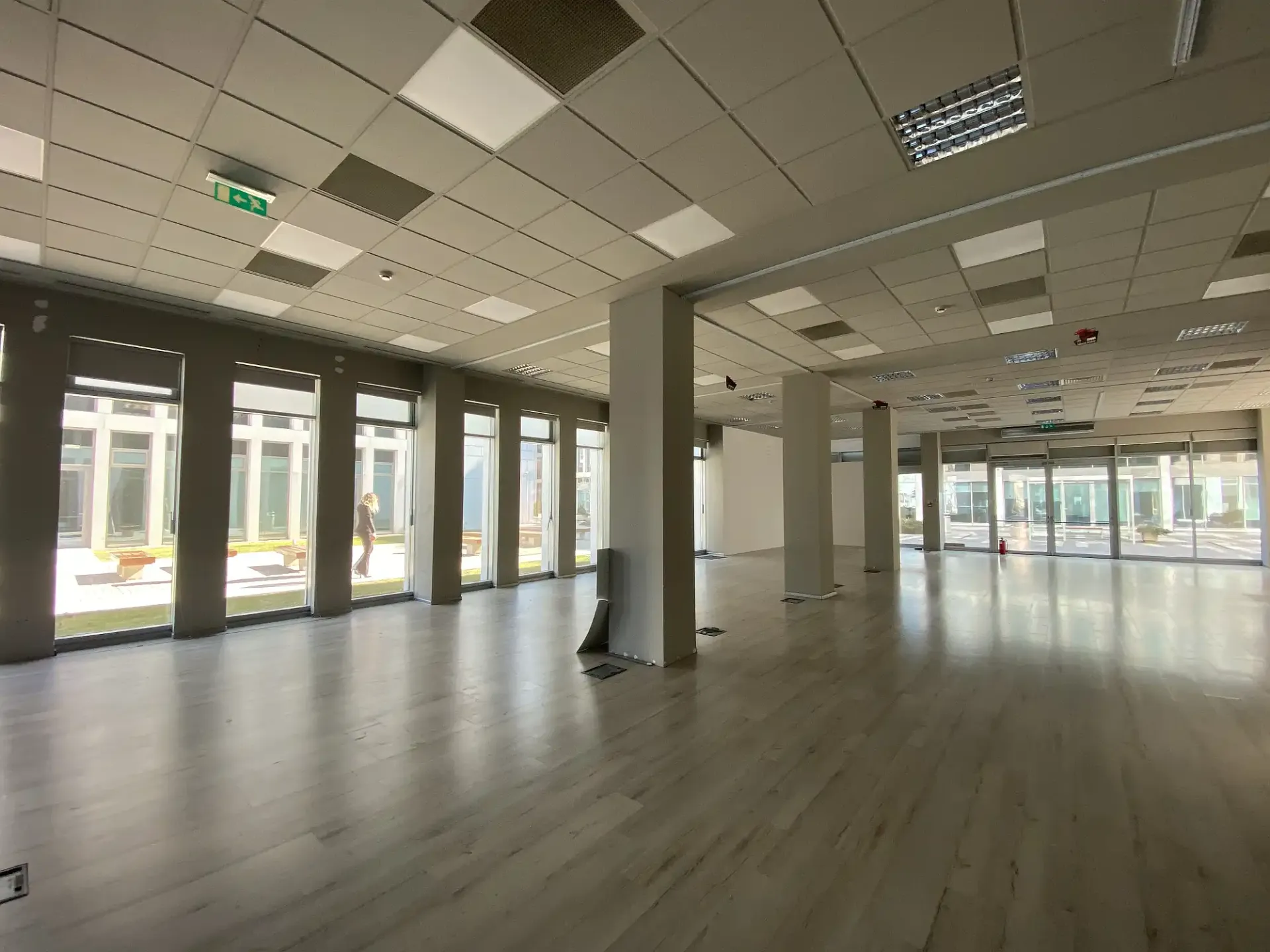 Swan - Kingston - parter - 870m2 - interior (2).webp